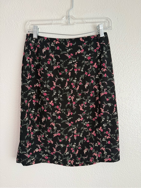 Dress Barn Dresses & Skirts - Dress Barn Wrap Skirt Womens 4 Small Black Floral Print Elastic Waist Vintage